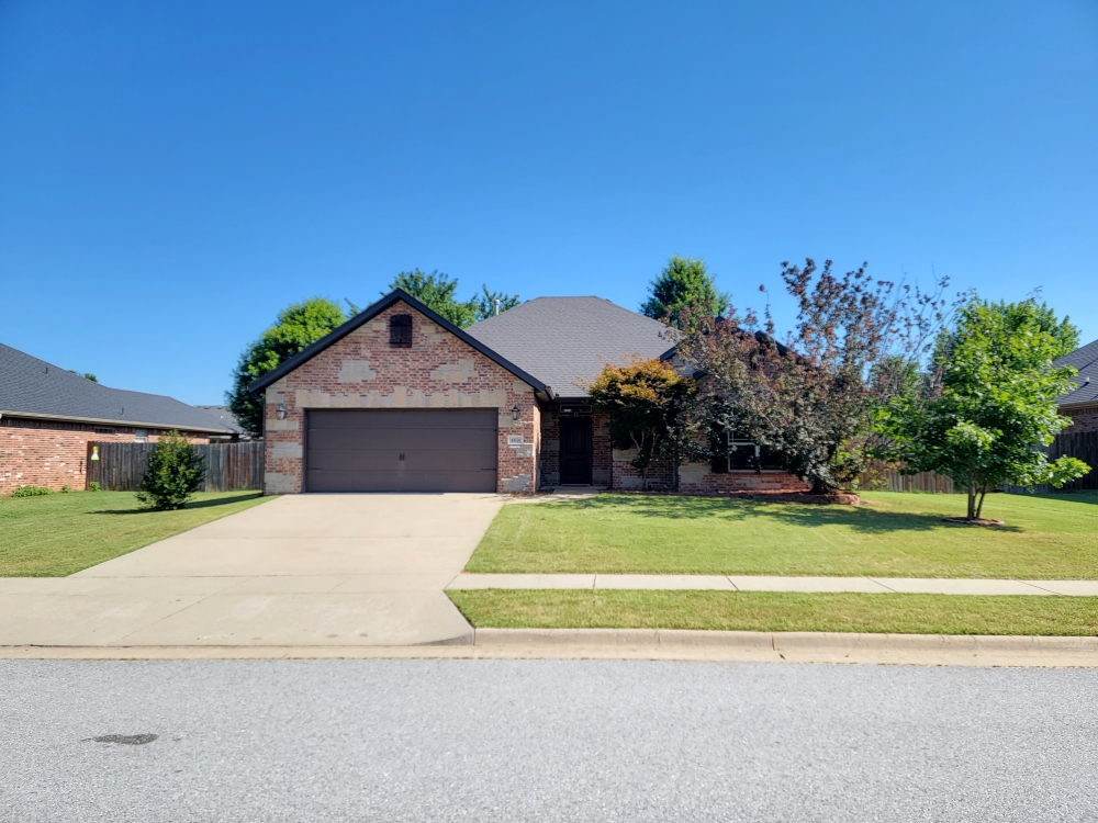 4958 W Homespun Dr, Fayetteville AR